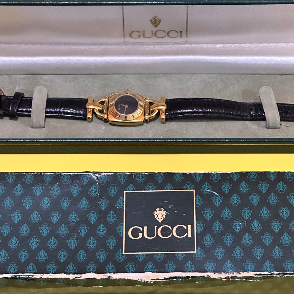 Gucci Gold and Black Women's Watch - Picture 16 of 16